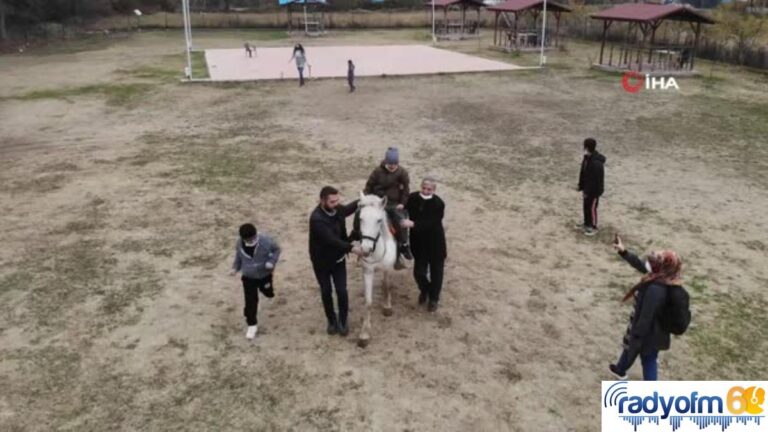 Özel öğrenciler “Atlı terapi” ile engelleri aşıyor