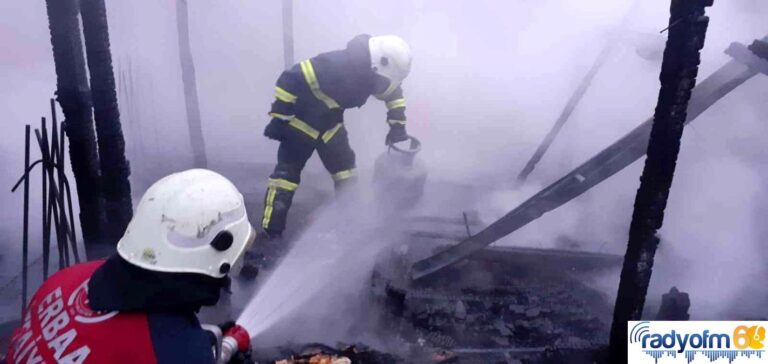 Evi yanan komşusuna yardım etmek isterken canından oldu