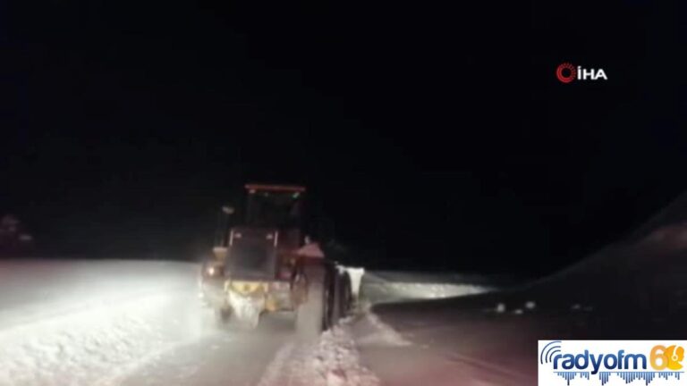 Kar yolları kapattı, ekipler yaşlı hasta için seferber oldu
