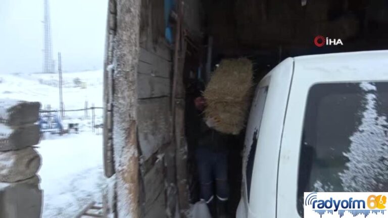Kış mevsimi köyünde geçiren vatandaşların zorlu mücadelesi
