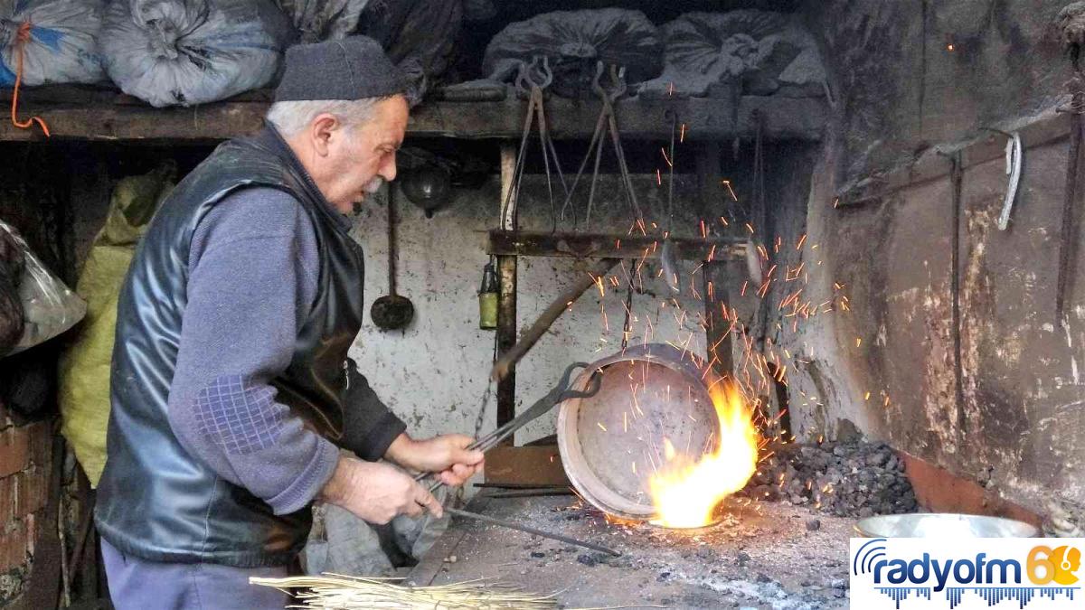 Mesleğinin son temsilcisi, 60 yıldır aynı işi yapıyor