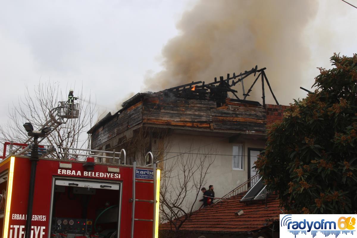 Son dakika: Tokat’ta çıkan yangında evin çatısında hasar oluştu