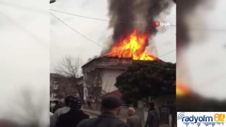 Tokat’ta bir binanın çatısı alev alev yandı