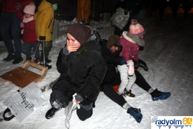 Tokat’ta cümbüş ve darbukalı kayak eğlencesi