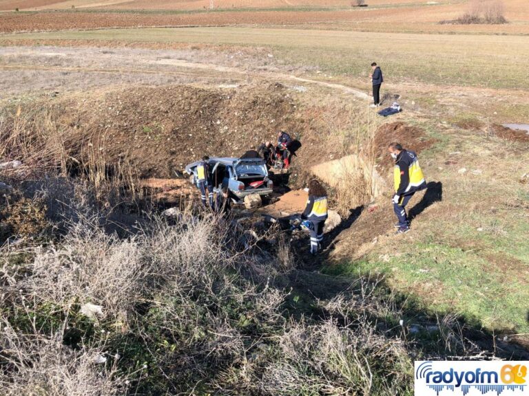 Tokat’ta devrilen otomobildeki aynı aileden 4 kişi yaralandı