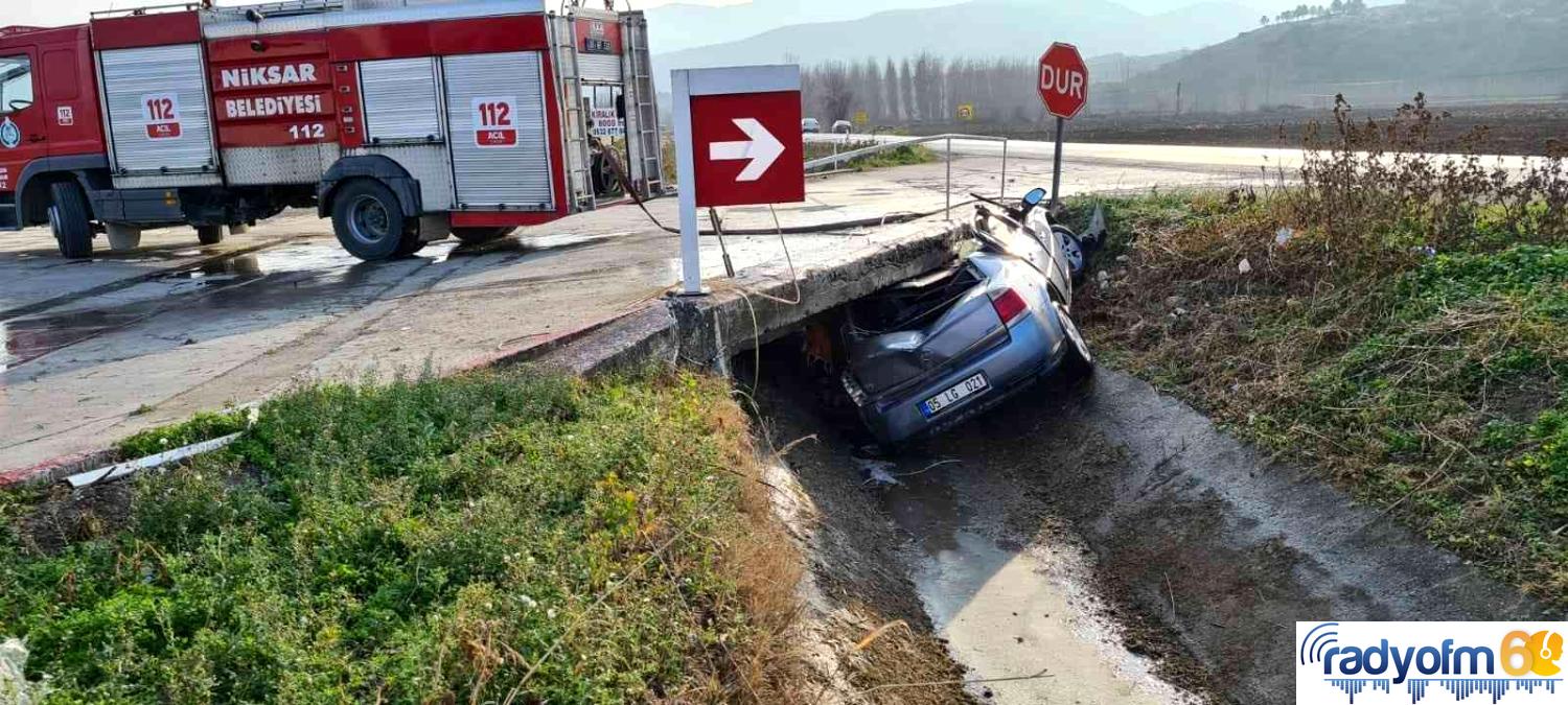 Tokat’ta otomobil sulama kanalına uçtu: 2 yaralı