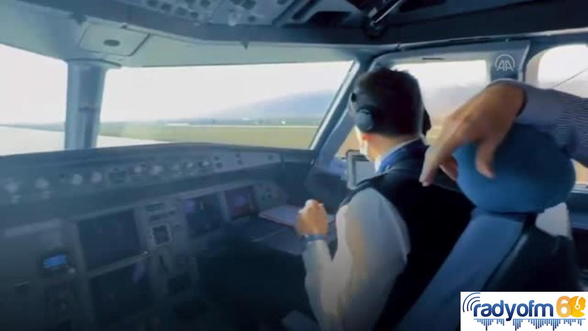 Son dakika haberleri… Cumhurbaşkanı Erdoğan, Tokat Havalimanı’na uçağın kokpitinde iniş yaptı