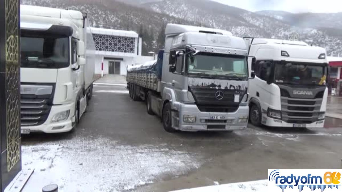 Tokat-Sivas kara yolunda tipi nedeniyle ulaşımda aksama yaşanıyor