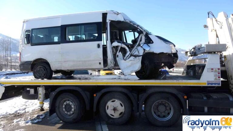 Tokat’ta servis aracı devrildi, bir asker şehit oldu, 3 asker yaralandı