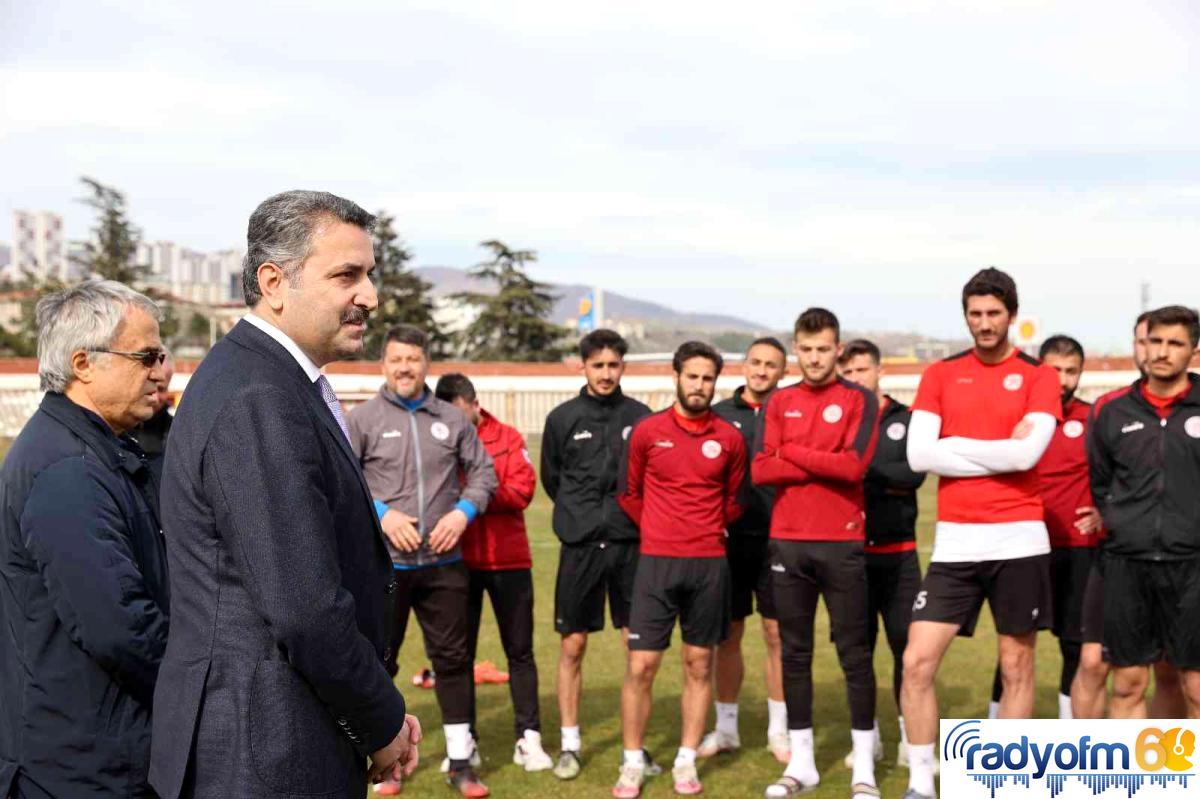 Tokat Belediye Başkanı Eroğlu, futbol takımına moral ziyaretinde bulundu