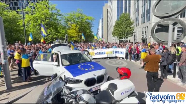 Brüksel’de Ukrayna ile dayanışma yürüyüşü düzenlendi