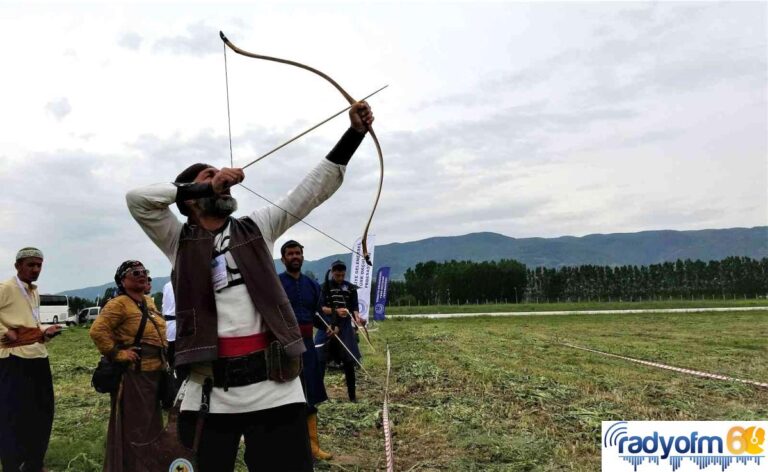 Eski havalimanında en uzak mesafeye ok atmak için yarıştılar