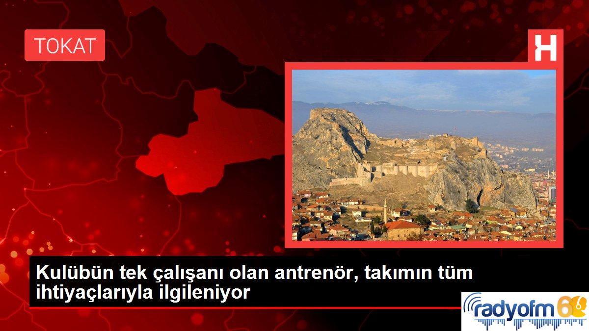 Kulübün tek çalışanı olan antrenör, takımın tüm ihtiyaçlarıyla ilgileniyor