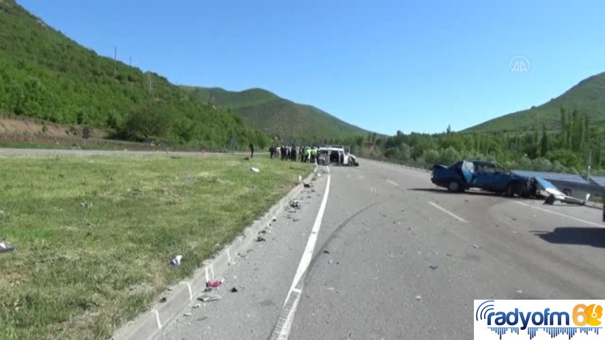 Minibüs ile otomobilin çarpışması sonucu 2 kişi öldü, 12 kişi yaralandı (3)