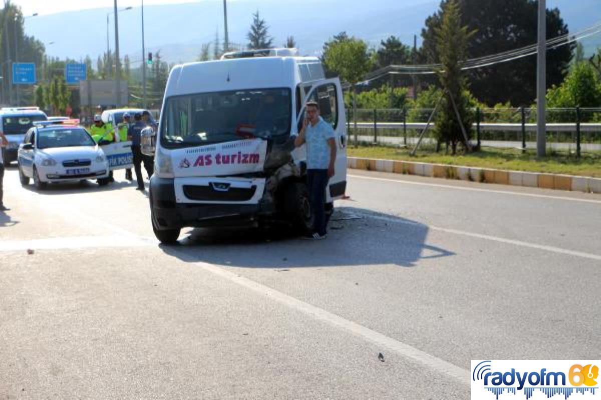 Tokat’ta 3 aracın karıştığı zincirleme kazada 7 işçi yaralandı