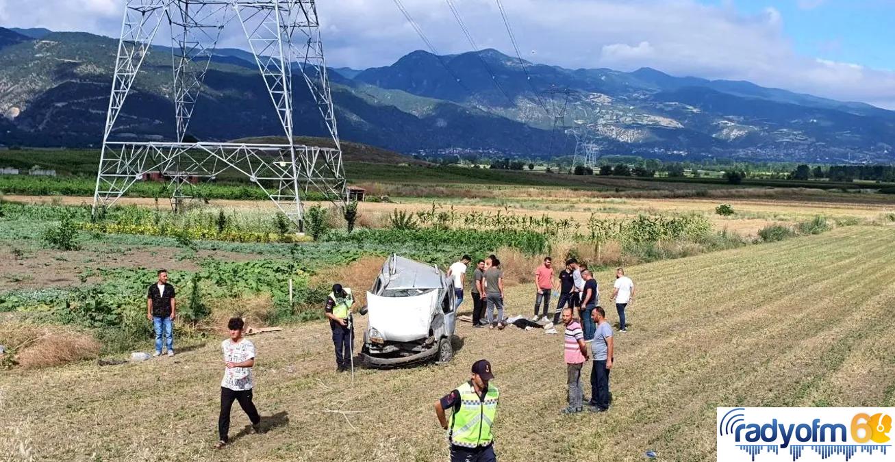 Tokat’ta hafif ticari araç tarlaya devrildi: 5 yaralı