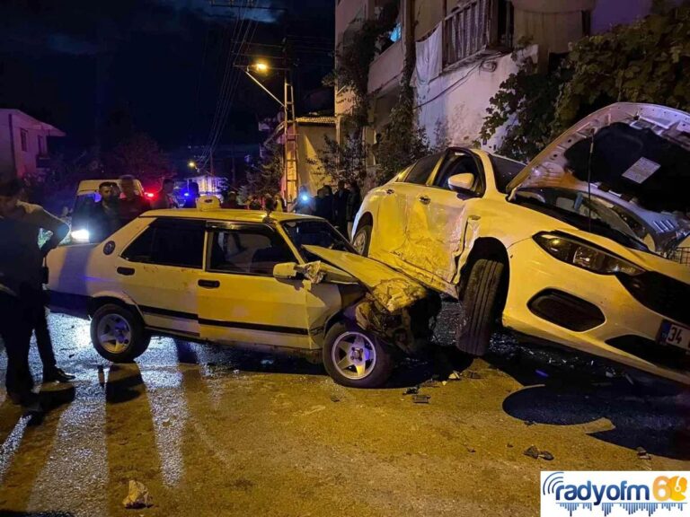 Tokat’ta iki otomobil çarpıştı: 4 yaralı
