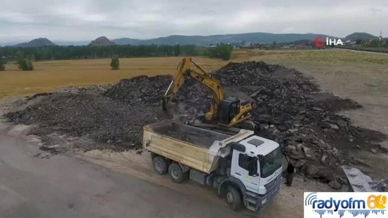 Turhal ilçesinde atık asfaltın doğaya zarar vermesi önlenerek önemli oranda tasarruf sağlandı