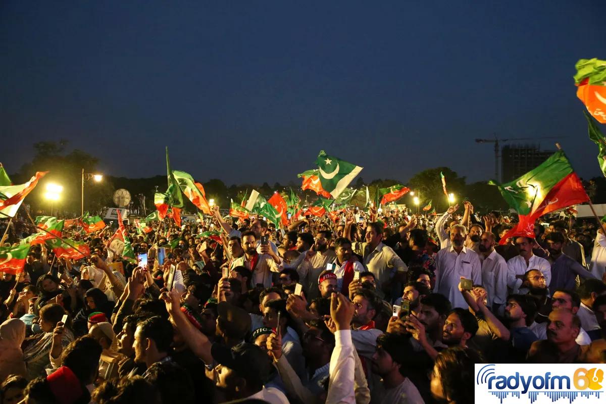 Eskişehir haber… İSLAMABAD – Pakistan’da eski Başbakan Han’dan Seçim Komisyonu protestosu