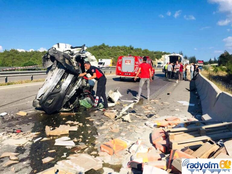 Hapşırık tutması kazaya neden oldu: 4 yaralı