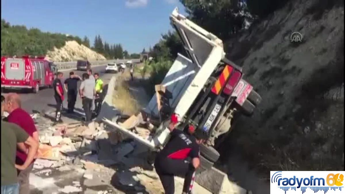 Son dakika haberi… İki kamyonetin çarpıştığı kazada 4 kişi yaralandı