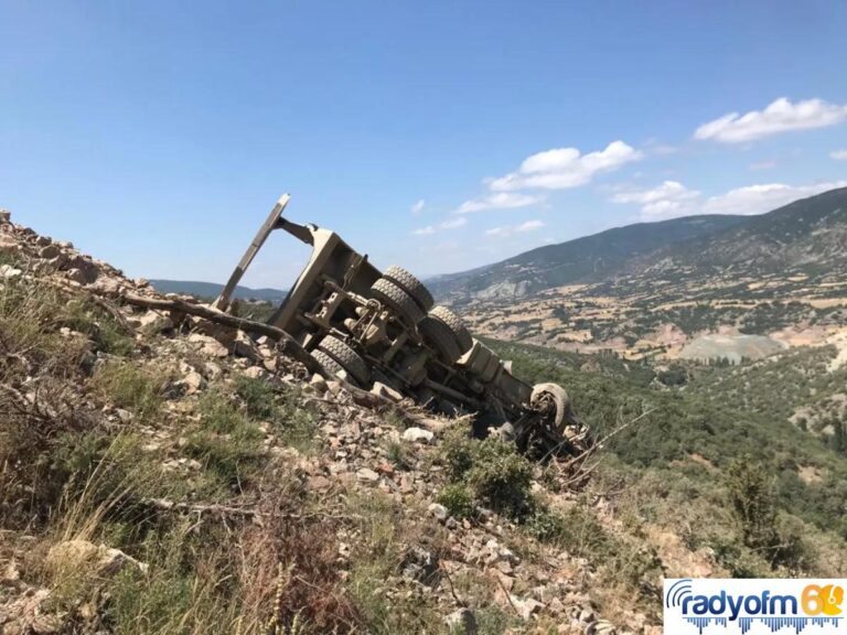 Tokat haber: Tokat’ta devrilen taş yüklü kamyonun altında kalan sürücü öldü