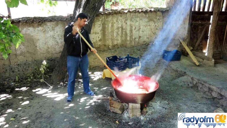 Domatesin fiyatı arttı, salça yapan azaldı