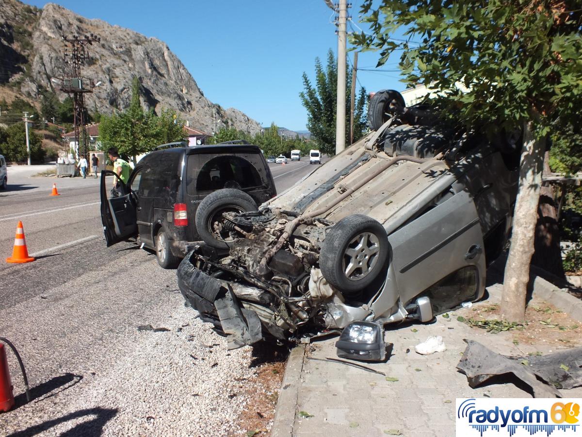 Son dakika haber! Tokat’ta iki hafif ticari aracın çarpıştığı kazada 7 kişi yaralandı