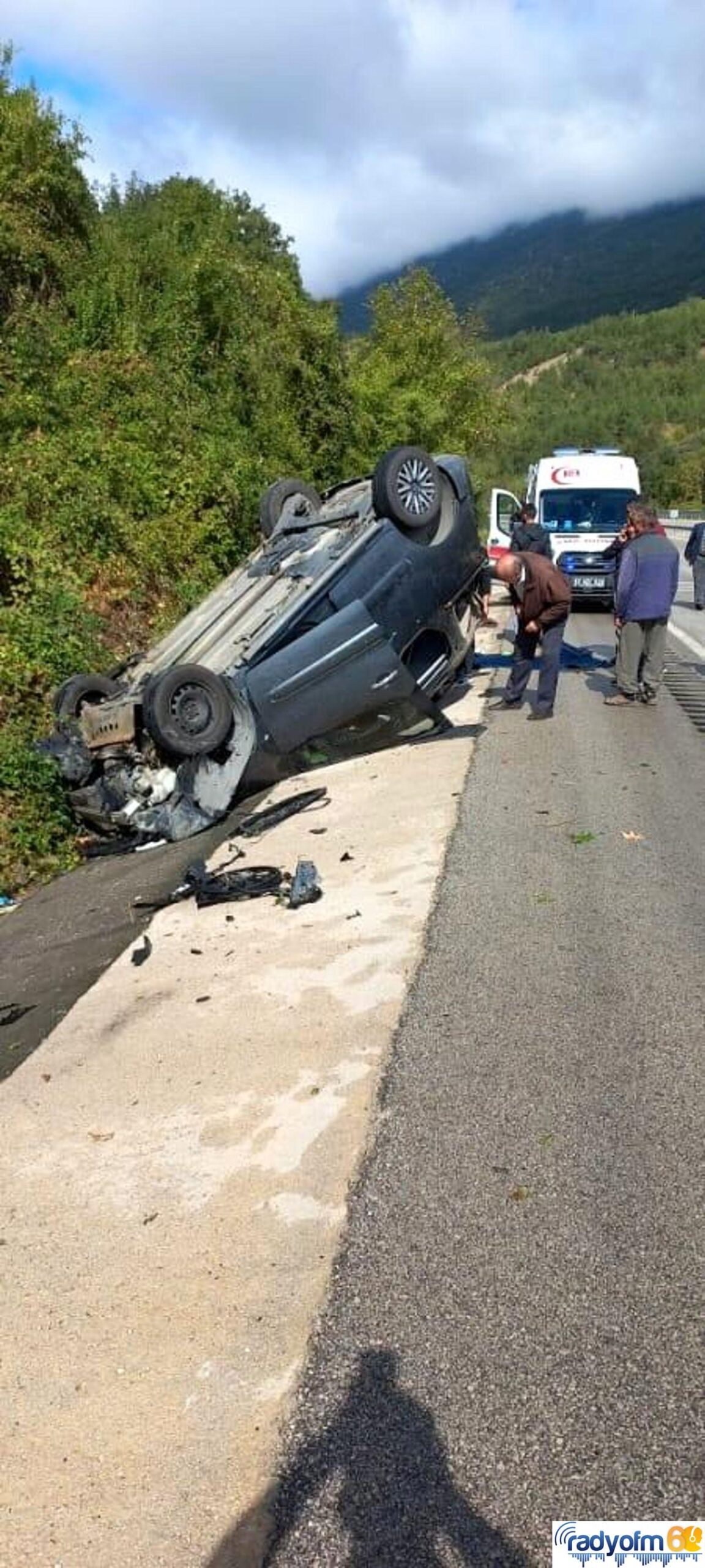 Tokat haberleri: Tokat’ta hafif ticari araç takla attı: 3 yaralı